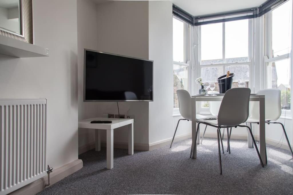 Stunning 2 Bed Apartment With Sea Views, Penzance Exteriör bild