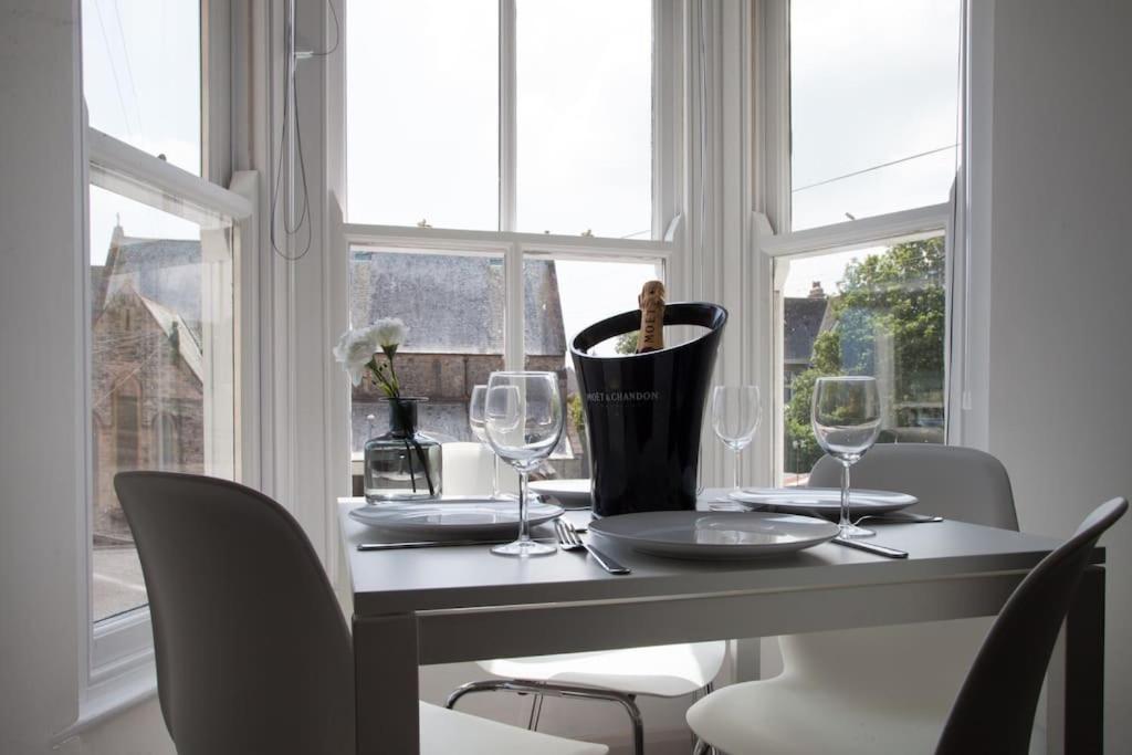 Stunning 2 Bed Apartment With Sea Views, Penzance Exteriör bild