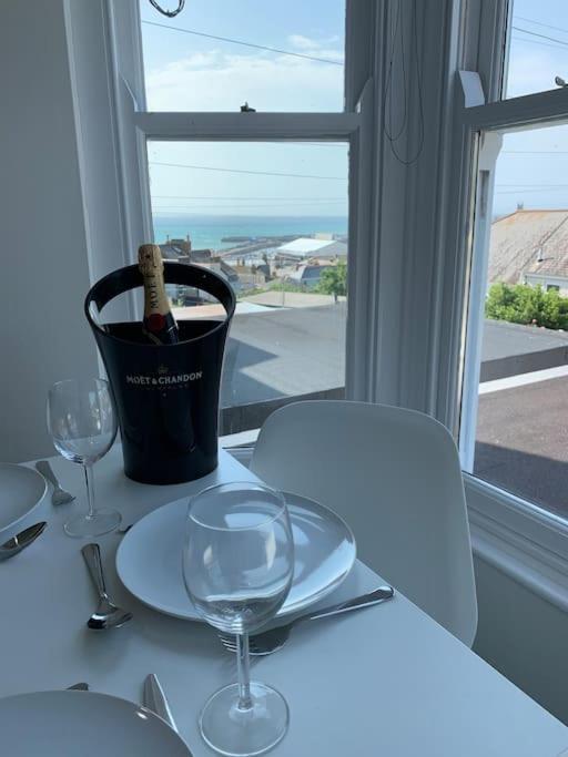 Stunning 2 Bed Apartment With Sea Views, Penzance Exteriör bild
