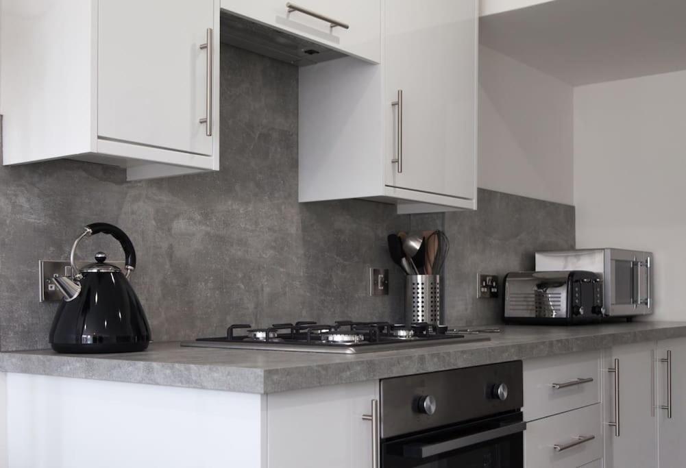 Stunning 2 Bed Apartment With Sea Views, Penzance Exteriör bild